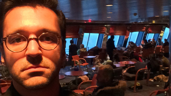 SVT:s Arash Mokhtari på färjan mellan Travemünde och Trelleborg.