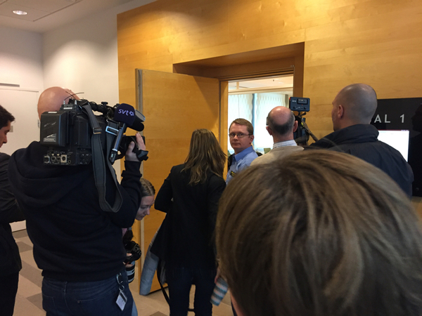 Nu släpps vi in igen.