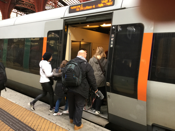 För nytillkomna följare:
Jag kommer att åka på Öresundstågen mellan Köpenhamn och Malmö för att skildra hur gränskontrollen märks i praktiken.
Sitter just nu på det första tåget från Danmark där passagerare kan beröras.