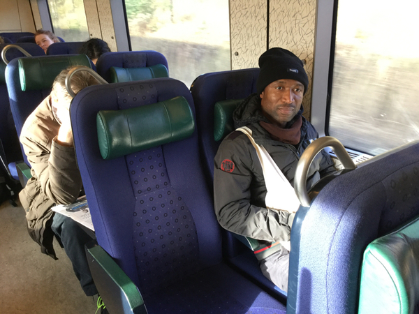 Haruna Mahama bor i Köpenhamn och ska till Malmö. När jag berättar om gränskontrollen blir han tagen på sängen.
- Jag har inte hört någonting om detta. Visst har jag mina id-handlingar med mig men detta kände jag inte till, säger han.