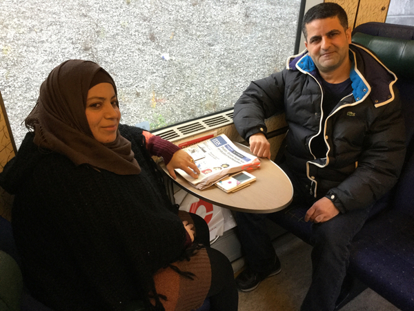 Ali Abolefeh och hans fru hörde om den svenska gränskontrollen på dansk radio i morse. Familjen kommer från Jordanien, som tar emot många flyktingar och han har förståelse för den svenska regeringens beslut.
- Sverige har tagit emot väldigt många flyktingar. När jag hörde om kontrollerna tog jag med våra pass, säger han.
