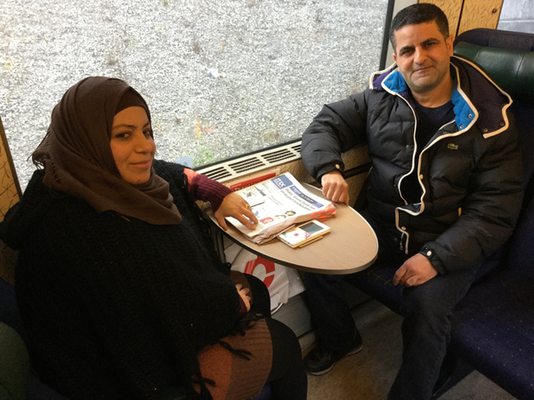 Ali Abolefeh och hans fru hörde om den svenska gränskontrollen på dansk radio i morse. Familjen kommer från Jordanien, som tar emot många flyktingar och han har förståelse för den svenska regeringens beslut.
- Sverige har tagit emot väldigt många flyktingar. När jag hörde om kontrollerna tog jag med våra pass, säger han.