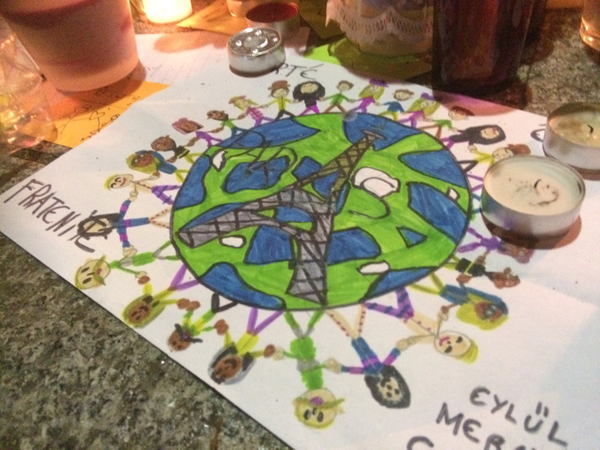 Med den här fina bilden säger jag bonne nuit (godnatt) från Paris gator. /Karin