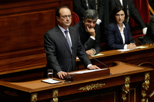 Hollande talar inför parlamentet. Foto:TT
