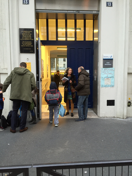 Just den här skolan ligger mitt emellan Charlie Hebdos redaktion och de restauranger och Le Bataclan som blev attackerat den här gången.