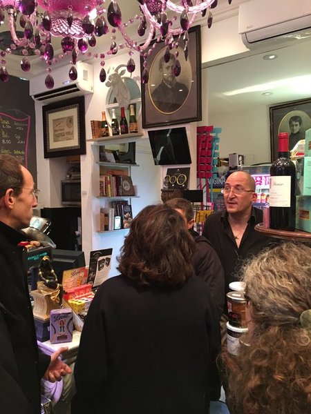Avec les commerçants des rues de Faidherbe et Charonne dans le 11e. Ils sont comme Paris : heurtés mais debout. 

