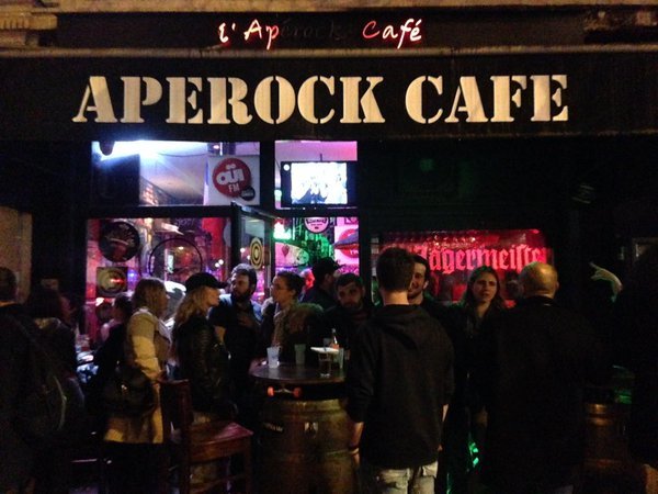 Juste à côté du Bataclan,l'Aperock café rouvre ce soir et les habitués sont contents de se retrouver 

