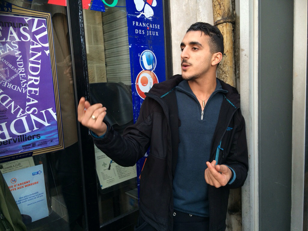 - Det här är inga muslimer som dödar i islams namn. De är terrorister, ingenting annat! säger Sofian som bor här i närheten. Han vaknade av explosionerna tidigt i morse.