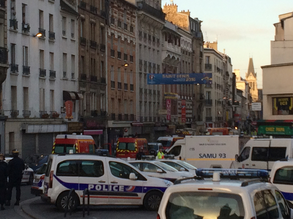 En person befinner sig alltså fortfarande i lägenheten.