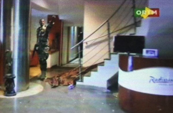 French special forces operating at Bamako hotel hostage situation: 

