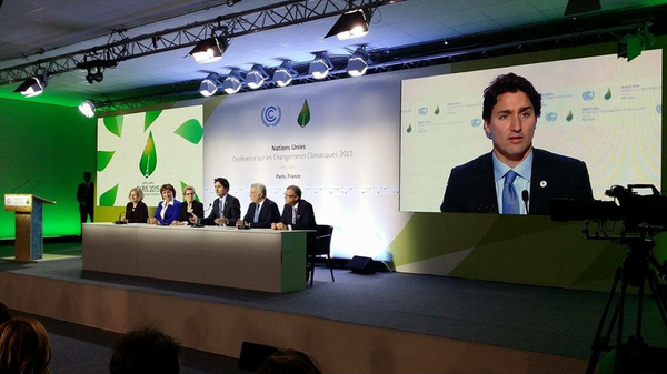 Kanada har av många setts som klimatförhandlingarnas svarta får sedan de lämnade Kyotoprotokollet. Ett land med höga utsläpp. Men nu med ny premiärminister, Justin Trudeau, är förhoppningarna desto högre. På en presskonferens nyss sa Trudeau att det är ett nytt Kanada som ska ta sig an klimatutmaningarna på största allvar.