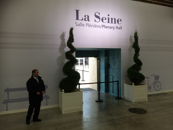 Lugnt än så länge utanför plenum La Seine där texten ska presenteras.