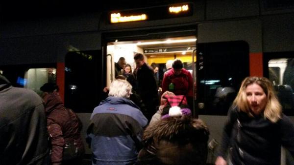 Tåget är inne på stationen på Kastrup.  För de som startade på Malmö C har resan blivit cirka 40 minuter försenad.