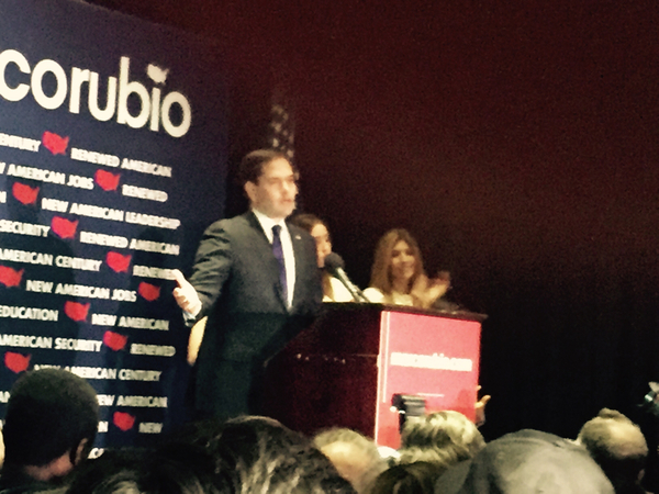 Marco Rubio säger nu att USA behöver en president som älskar alla amerikaner, jubel igen.