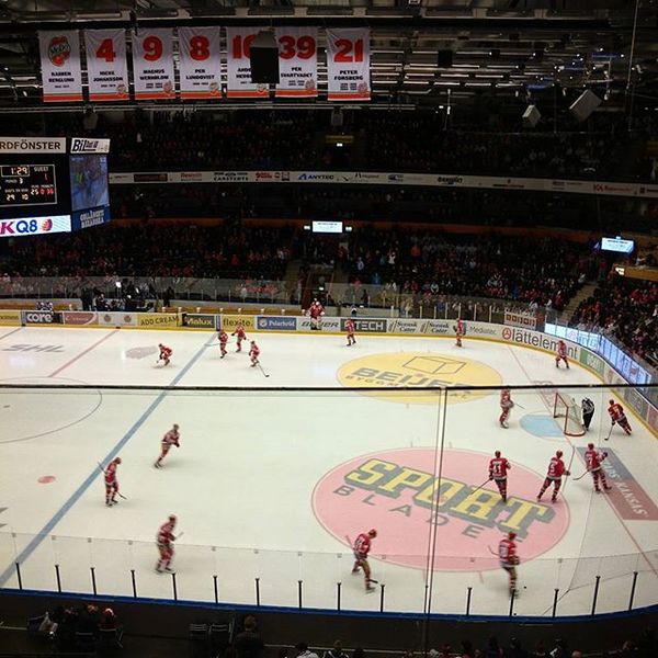 Kämpa nu förhelvete!! Sista perioden och vi leder med 3-1!! Kör över bönderna #modose #kämpa