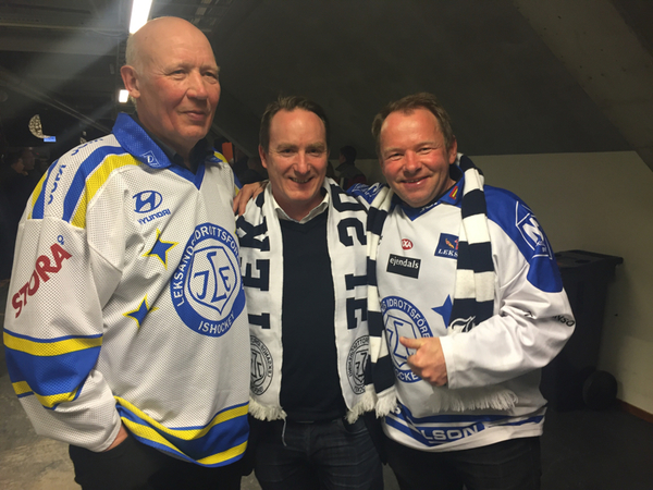 Supportrar som åkt 75 mil enkel resa för att heja fram Leksand.