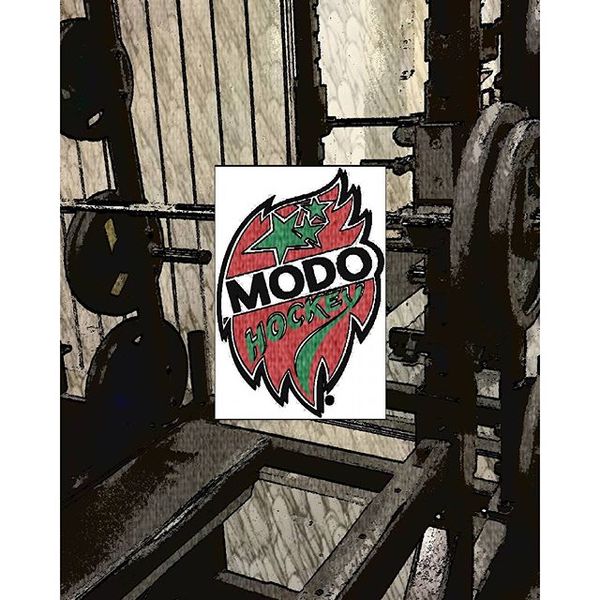 Ångesten inför kvällen är brutal... Dämpar nerverna med lite fredagsbänk .
Men ikväll bli det ny överkörning av knätofsarna !
#aldrigvila #strävan #starksträvan #bodybuilding #gymlife #modose #modohockey #forzamodo #hataleksand
