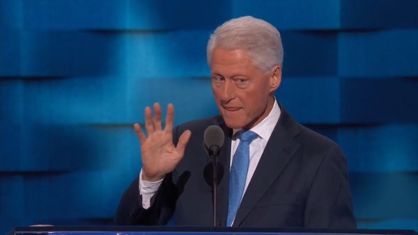 När Bill går igen sitt & Hillarys liv hoppar han från 1997 till 1999.
Året mellan, 1998, var nog deras tuffaste. 