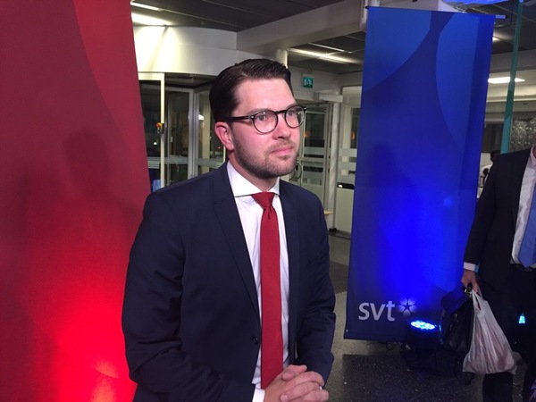 Sd-ledaren Jimmie Åkesson är här nu.