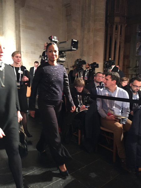Kulturminister Alice Bah Kuhnke på väg in