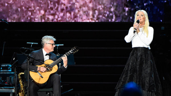 Malena Ernman och Mats Bergström framträdande i Malmö arena tidigare. Foto: Emil Langvad / TT