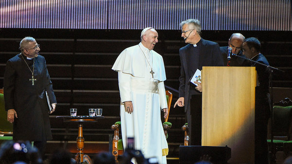 Påven Franciskus och Martin Junge från Lutherska Världsförbundet vid det ekumeniska eventet i Malmö Arena. Foto: Emil Langvad / TT