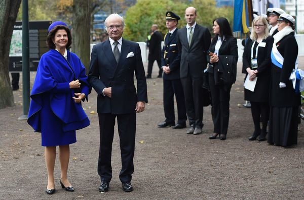 Här är drottning Silvia och kung Carl XVI Gustaf inför mötet med påven - bilden togs för bara en liten stund sedan. Foto: TT