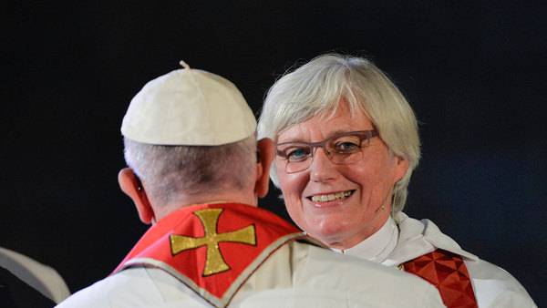 Påve Franciskus och ärkebiskop Antje Jackelén under mässan i Lunds domkyrka. Foto: Jonas Ekströmer / TT