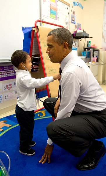 Fredagsmys: 28 bilder på Barack Obama och diverse barn. 
