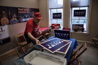 •Warren, Ohio•
Election Day in USA and Jan have prepared hundreds of posters for his favorite… 