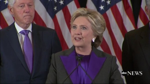 "Att vara er kandidat har varit den största äran i mitt liv. Det här är smärtsamt, och det kommer att vara det länge."
- Hillary Clinton 