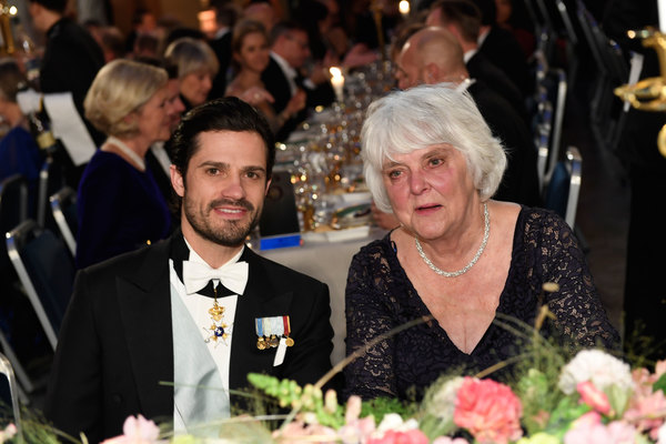 Prins Carl Philip och Berit Kosterlitz under Nobelbanketten.