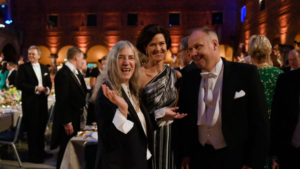 Patti Smith tillsammans med Anna Kinberg Batra, Moderaterna och Vänsterpartiets Jonas Sjöstedt.