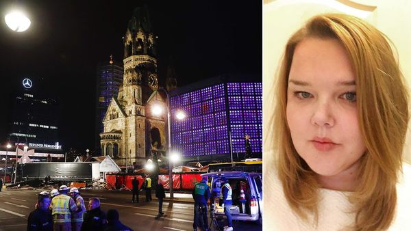 Svenska Stina Lundström befann sig hemma i stadsdelen Neuköln när de första samtalen om lastbilsattacken i Berlin kom. För bara några dagar sedan var hon på julmarknaden där dådet inträffade – en symboliskt viktig plats i Berlin i juletid.
– Det är som om det skulle ha hänt på Drottninggatan i Stockholm.
Redan när de första rapporterna kom på måndagskvällen om lastbilsattacken i Berlin stod det klart att det hela inträffat på en julmarknad. Än så länge är det mycket som är oklart vad gäller gärningsmän och eventuella motiv till den dödliga attacken, men att det inträffar på just en julmarknad har ett symboliskt värde – om detta berättar Stina Lundström, svenska som bott och jobbat i Berlin sedan över fem år tillbaka.
– Just den här julmarknaden är ganska liten, men marknader i Tyskland vid jul är en väldigt populär grej, säger hon till SVT Nyheter och fortsätter:
– Det är en väldigt viktig tradition, och det vanligt att gå dit med nära och kära, kanske istället för julfest med jobbet. Man går dit med kollegor och vänner – kanske inte nödvändigtvis för att handla utan mer en väldigt social grej, säger hon till SVT Nyheter.