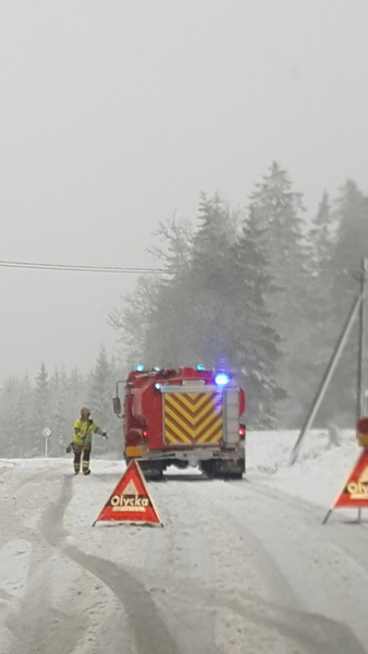 VÄSTRA GÖTALAND
En bil har kört av vägen mellan Härryda och Borås. Trafiken går sakta och sikten är dålig.