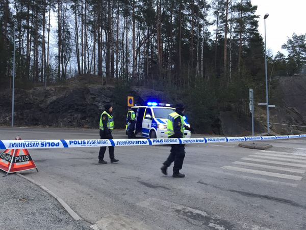 Polisen är på plats i Södertälje.