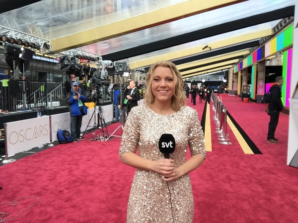 SVT Nyheters USA-korrespondent är på plats i vimlet och twittrar live rakt in i vår rapportering @carinabergfeldt