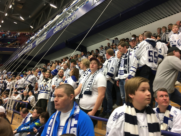 En timme t nedsläpp och redan knökat på Norra stå