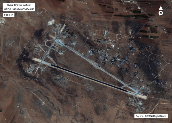 Flygfoto över flygbasen Shayrat från 2016, alltså innan attacken.
