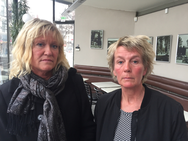 Det här är Ia Sellerberg och Camilla Arvidsson från Kalmar som berättar om hur de såg lastbilen köra in i Åhléns. - Vi vill bara hem nu och krama om nära och kära. Det här känns helt overkligt, säger de.