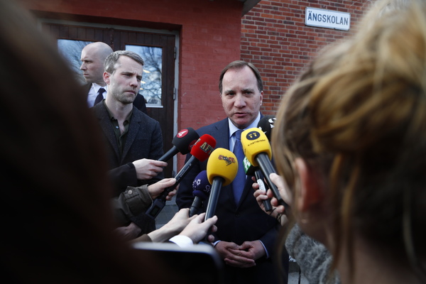 ”Sverige har blivit attackerad” sa Stefan Löfven till pressen innan han begav sig mot Stockholm.