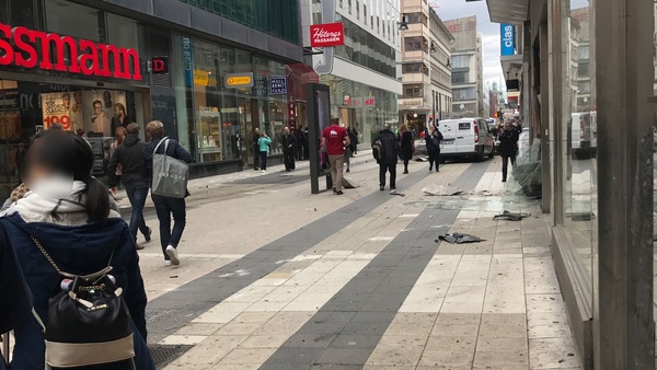 Privat vittnesbild från Drottninggatan.