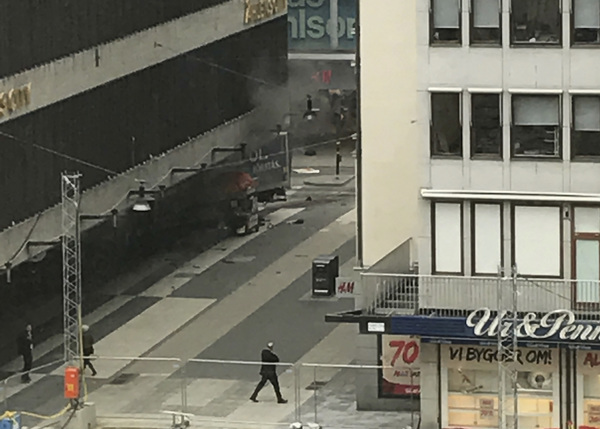 Lastbilen ska ha kört in i Åhléns i centrala Stockholm.