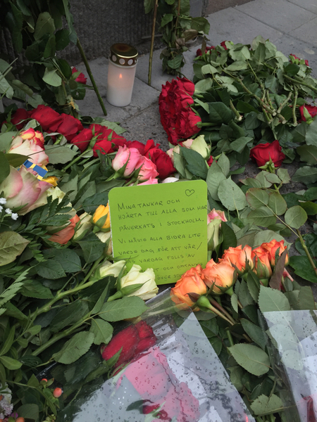 Meddelanden som lämnats på Hötorget.
