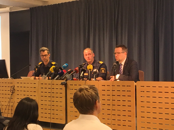 Jonas Hysing ger en summering på engelska. "All four deceased have been identified"