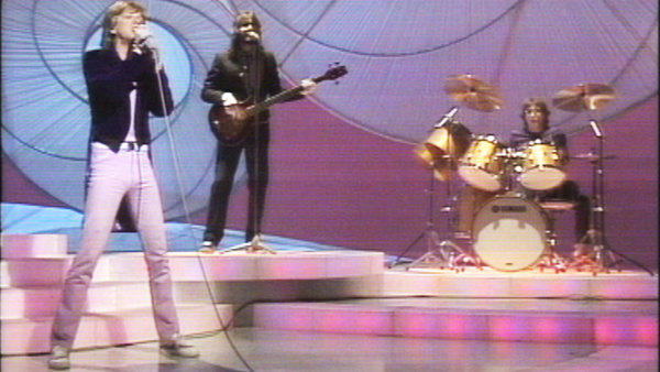 Här är när Björn Skifs ställde upp i Melodifestivalen, vilket han gjort flera gånger.