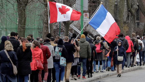 Över till Kanada och Montreal, där man gick till vallokalerna redan i går, till följd av tidsskillnaden. I några få plusgrader och regnfall köade många även här i flera timmar.