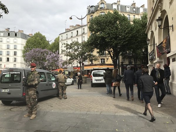 Det sägs att 50 000 tusen poliser och militärer bevakar valet i dag. Nerverna är på helspänn.