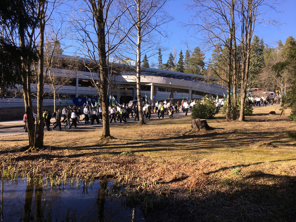 Polisen får dock snabbt läget unde kontroll