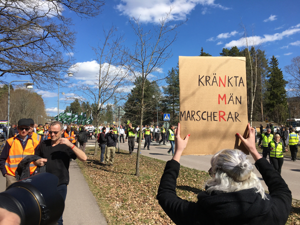 Fler motdemonstranter sluter upp